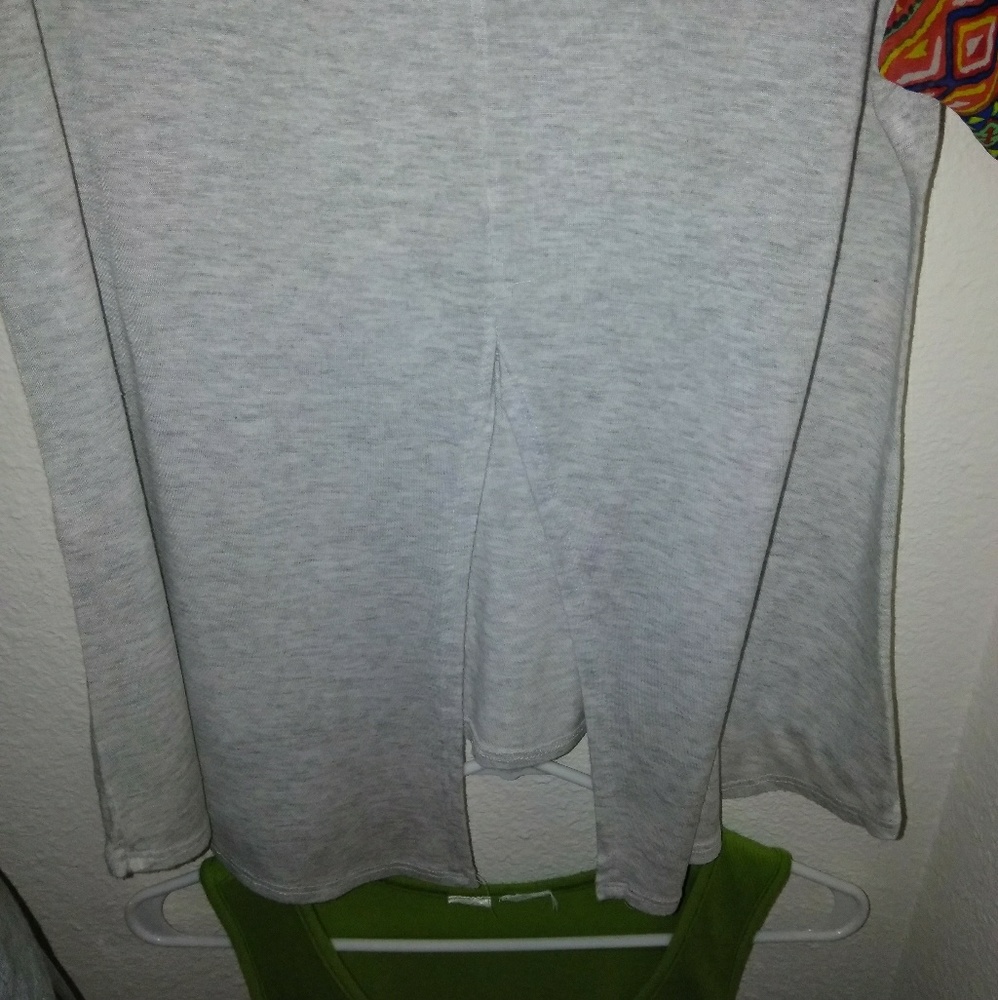 Tops - Picture 3 of 5